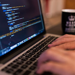 红桃TV：欧美国产多元内容引领的全景观影新体验